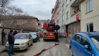 Apartmanin Çati Kati Alevlere Teslim Oldu