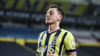 MESUT ÖZİL - Mesut Özil , Fenerbahçe'nin Slavia Prag maçı öncesi kamp kadrosunda yer almadı!