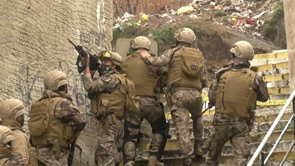 Şişli'de silah sesleri! Eski eşinin evini bastı: Polisler seferber oldu