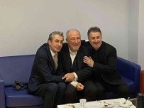 Atasehir'de 'Sifa Niyetine' Oyununun 5. Yilinda Altan Erkekli'ye Sürpriz Kutlama