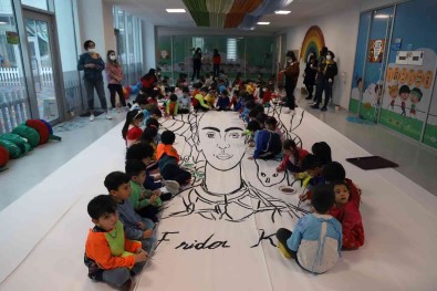 Büyüksehir'in Minik Ögrencilerden Dev Frida Kahlo Portresi