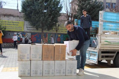 Genç Çiftten Örnek Davranis Açiklamasi 50 Okula 40 Bin Adet Dezenfektan Bagis