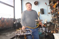 Ordulu Motor Tamircisi, Bir Çay Bardagi Benzinle 5 Saat Yanan Gaz Üretti