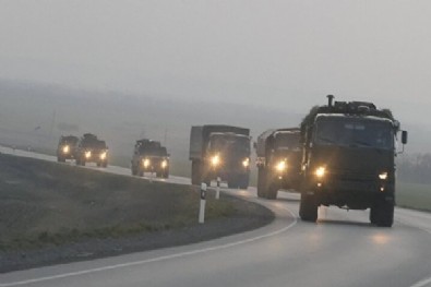 Rus askerleri Donbas'a ilerliyor! 200 araçlık konvoy yola çıktı