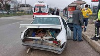 Samsun'da Hafif Ticari Araç Otomobile Arkadan Çarpti Açiklamasi 1 Yarali