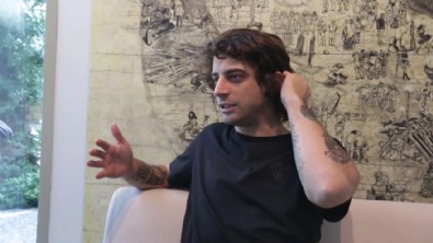 Blu TV''de yayınlanan Çıplak dizisinin yönetmeni Can Evrenol'dan tepki çeken Rusya-Ukrayna paylaşımı! Boykot çağrısı geldi!