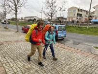 Fransiz 2 Gezgin, Dünya Barisi Için 4 Buçuk Aydir Kudüs'e Yürüyor