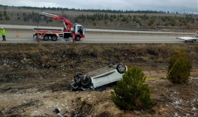 Kütahya'da Otomobil Sarampole Devrildi Açiklamasi 3 Yarali