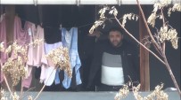 Sisli'de Komsusunu Rehin Alan Ve Polisin Vurarak Yakaladigi Sahis Tutuklandi
