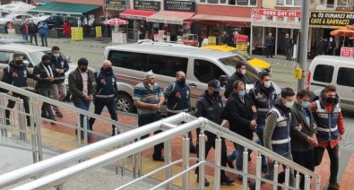 2 Aile Arasinda Çikan Kavgada 1 Kisi Öldürülmüstü, 4 Süpheli Tutuklandi