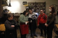 Bu Kafede Birlikte Hayata Atiliyorlar