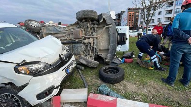 Iki Araç Çarpisti Açiklamasi 3'Ü Çocuk 5 Kisi Yaralandi