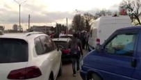 Kiev'den Tahliye Edilen Türk Vatandaslari Romanya Sinir Kapisina Ulasti