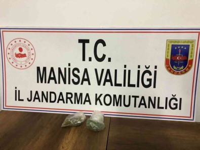 Süphe Üzerine Durdurulan Araçta Esrarla Yakalandilar
