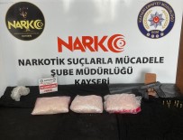'Dur' Ihtarina Uymayan Araçtan 4 Kilo Uyusturucu Çikti