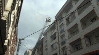 Esenyurt'ta 5 Katli Bir Apartmanin Çatisi Alev Alev Yandi