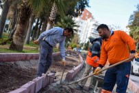 Muratpasa'da Bisiklet Ve Yürüyüs Yollarinda Yenileme Çalismasi