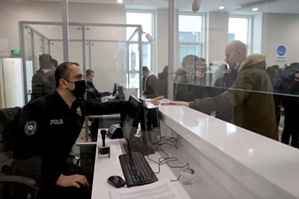 Ukrayna'dan gelen Türk vatandaşlar yurda giriş yaptı