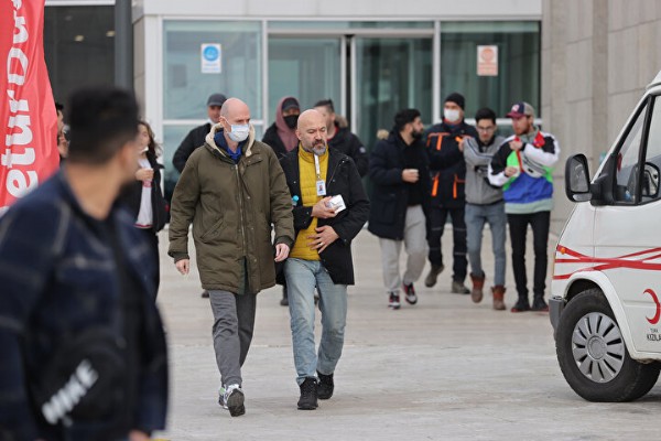 Ukrayna'dan gelen Türk vatandaşlar yurda giriş yaptı