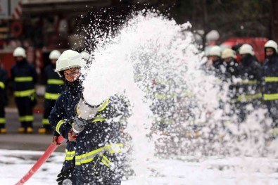 125 Genç Itfaiyecinin Gerçegi Aratmayan Hazirlik Egitimi