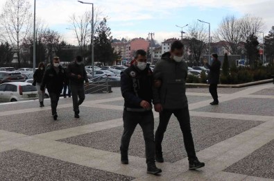 Bolu'da Uyusturucuyla Yakalanan 3 Kisi Adliyeye Sevk Edildi