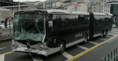 Esenyurt Haramidere Sanayi metrobüs durağında kaza: 7 yolcu yaralandı