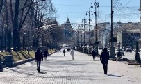 Kiev'de Sokaga Çikan Sabotajci Muamelesi Görecek