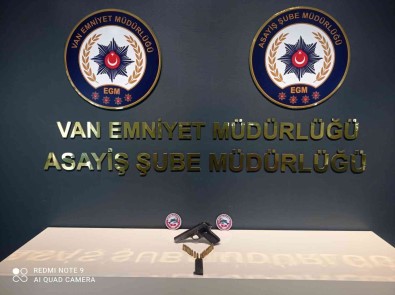 Van'da 25 Kisi Tutuklandi