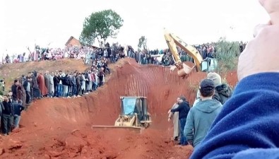 Fas'ta Kuyuya Düsen Çocugu Kurtarmak Için 48 Saattir Çalismalar Sürüyor