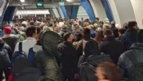 İSTANBUL - İstanbullunun ulaşım çilesi bitmiyor! Mecidiyeköy Mahmutbey metro hattında arıza!