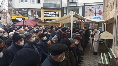 Oglu Tarafindan Öldürülen Adam Son Yolculuguna Ugurlandi