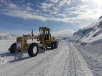 Tercan'da Kardan Kapali Köy Yollari Açiliyor