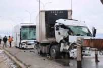 2'Si Çocuk 15 Kisinin Yaralandigi Kazada Enkaz Kaldirma Çalismasi Sürüyor