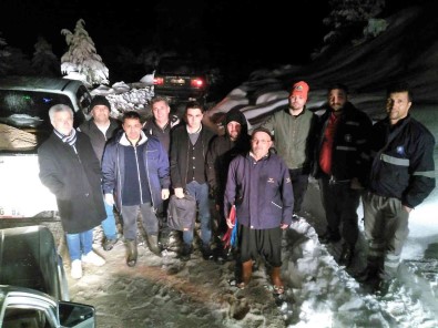 Antalya'da Kar Ve Tipiye Yakalanan 5 Kisi, Büyüksehir Ekipleri Tarafindan Kurtarildi