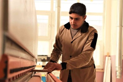 Bingöl'de Fabrika Gibi Okul