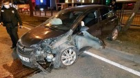 Samsun'da Agaca Çarpan Otomobilin Sürücüsü Yaralandi