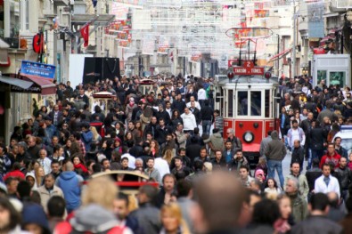 TÜİK kritik veriyi paylaştı! İşte Türkiye'nin yeni nüfusu...