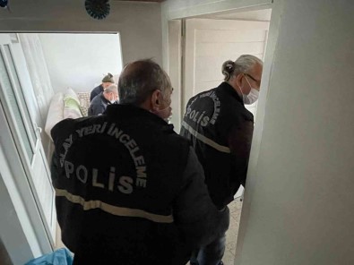 Yasli Kadin Yemek Yaparken Çikan Yanginda Öldü