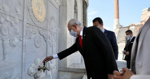 CHP ne anlar hizmetten! İmamoğlu, 2 sene önce Kılıçdaroğlu ile açtığı çeşmeyi yeniden açtı!