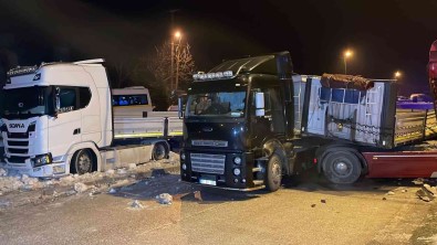 Buzlanma Beraberinde Kaza Getirdi, 25 Araç Birbirine Girdi