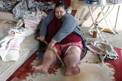 Tek Odali Evde Hasta Anneye Engelli Oglu, Devlet Ve Komsulari Bakiyor