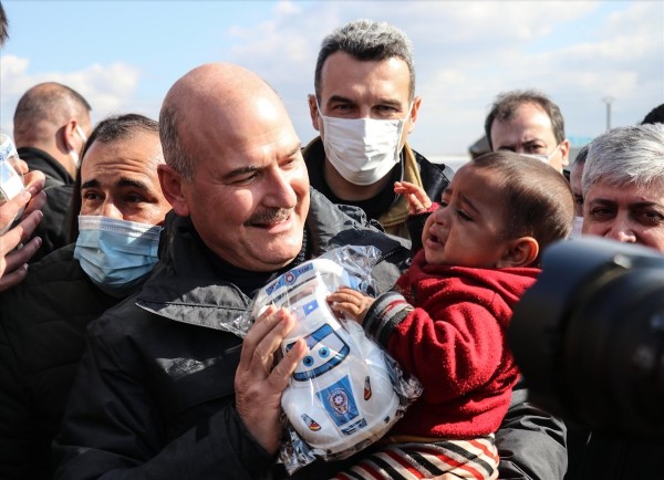 Süleyman Soylu, İdlib'de yapımı süren briket evleri inceledi
