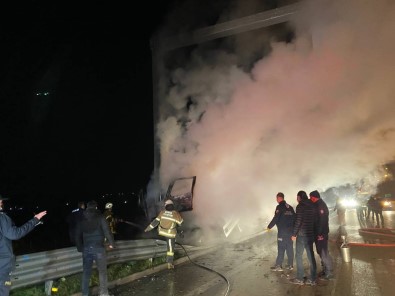 Bursa'da Feci Kaza Açiklamasi 2 Kisi Sikistiklari Kamyonda Yanarak Can Verdiler