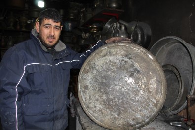 Ata Yadigari Yaklasik 200 Yillik 'Sini' Buldu Açiklamasi Elden Geçirdikten Sonra Paha Biçemiyor