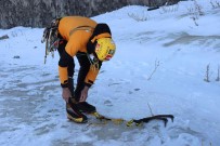 Milli Dagci Tunç Findik, Diyadin Murat Kanyonu'nda Buz Sarkitlarina Tirmandi