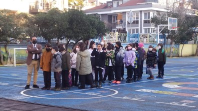 Ögrenciler Ders Basi Yapti