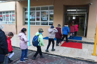 Tekirdag'da Ögrenciler Ders Basi Yapti