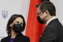 Ukrayna Disisleri Bakani Kuleba Eski Almanya Basbakani Schröder'e Yüklendi