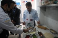 Rektör Asçi Önlügünü Giydi, Yosun Unundan Hamsili Pizza Yapti