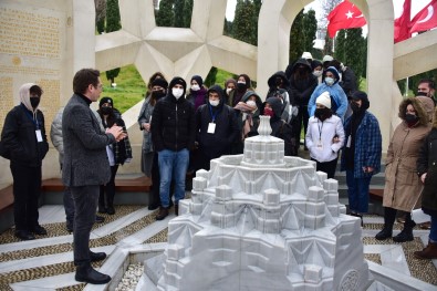 Abdülhamid Han Vefatinin 104'Üncü Yil Dönümünde Kabri Basinda Anildi